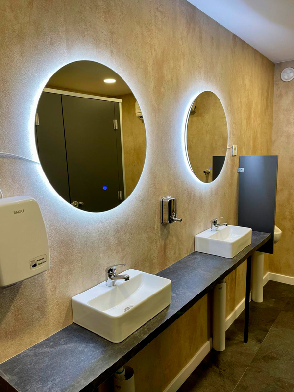 Baños portátiles para festivales y conciertos al aire libre